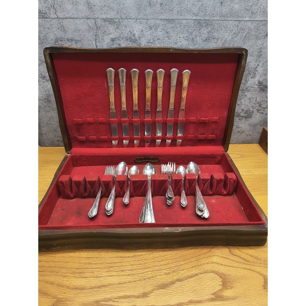 Oneida Ltd. 39 Pieces WM. A. Rogers‎ A1 Plus Silver Plate Flatware Set with Case